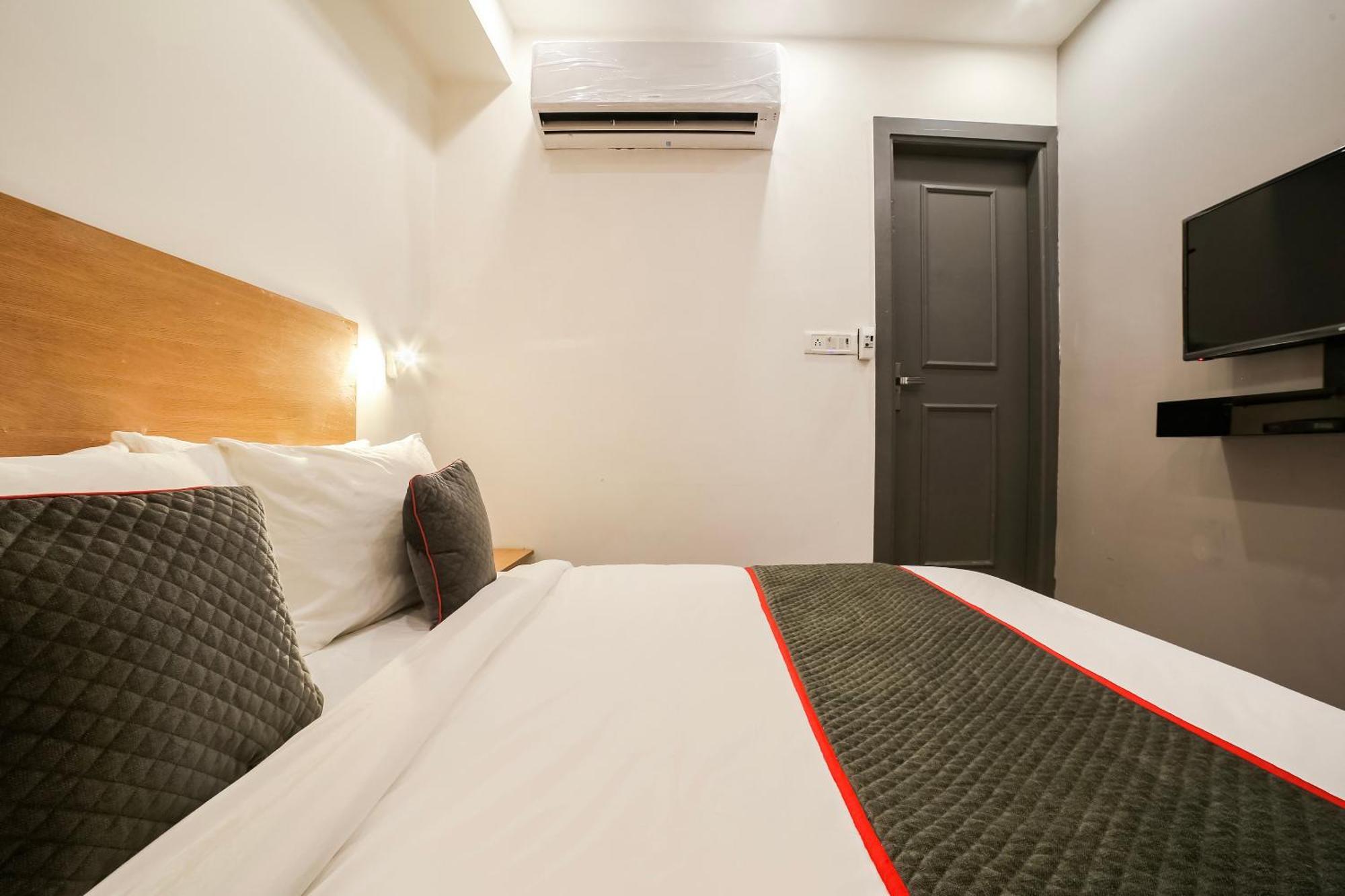 Super Hotel O Nawada Metro デリー エクステリア 写真